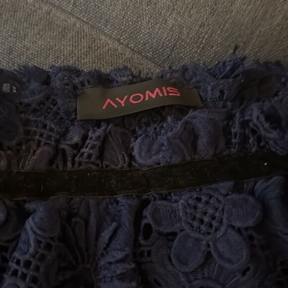 Yomis Navy Embroidered Lace One Shoulder Blouse with Scallop Edge. Size Small. - Picture 5 of 9